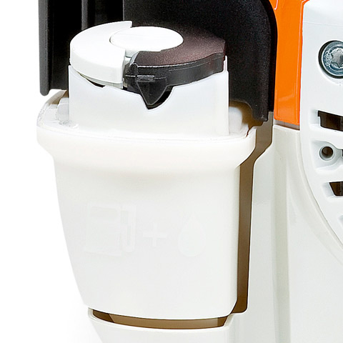 Stihl FS 411 C-EM - Duże otwory wlewowe